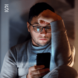 Loneliness at work solutions - Boost workplace connections with employee recognition