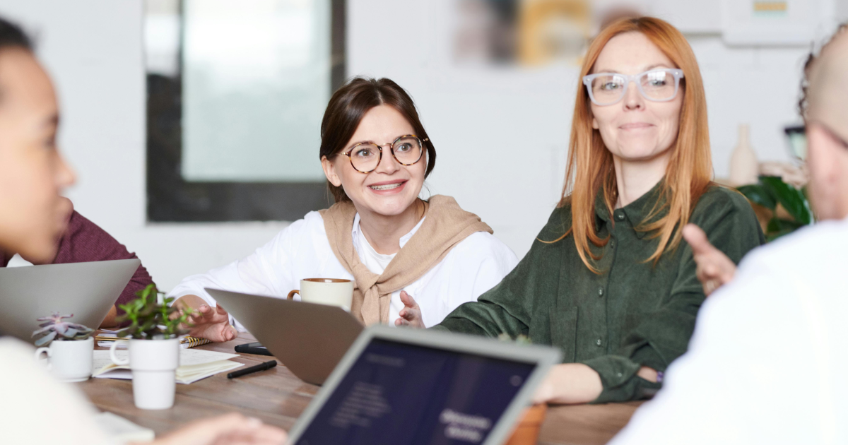 Employee collaborating to build an intranet strategy